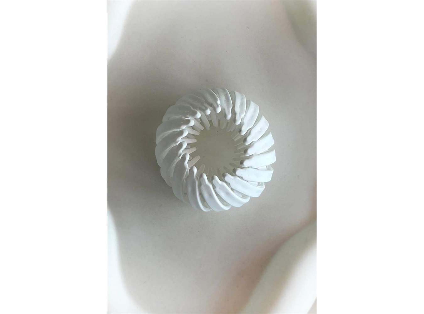 Beyaz Renk Mat Saç Aparatı