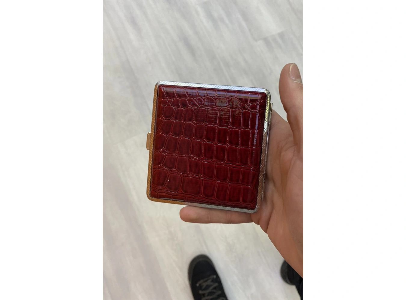 Bordo Renk Kabartmalı Orta Boy Tabaka