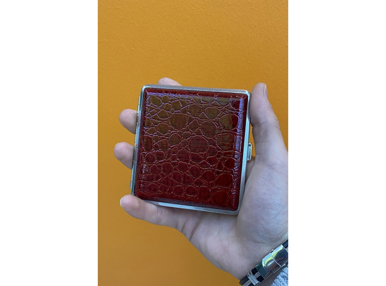 Bordo Renk Kabartmalı Orta Boy Tabaka