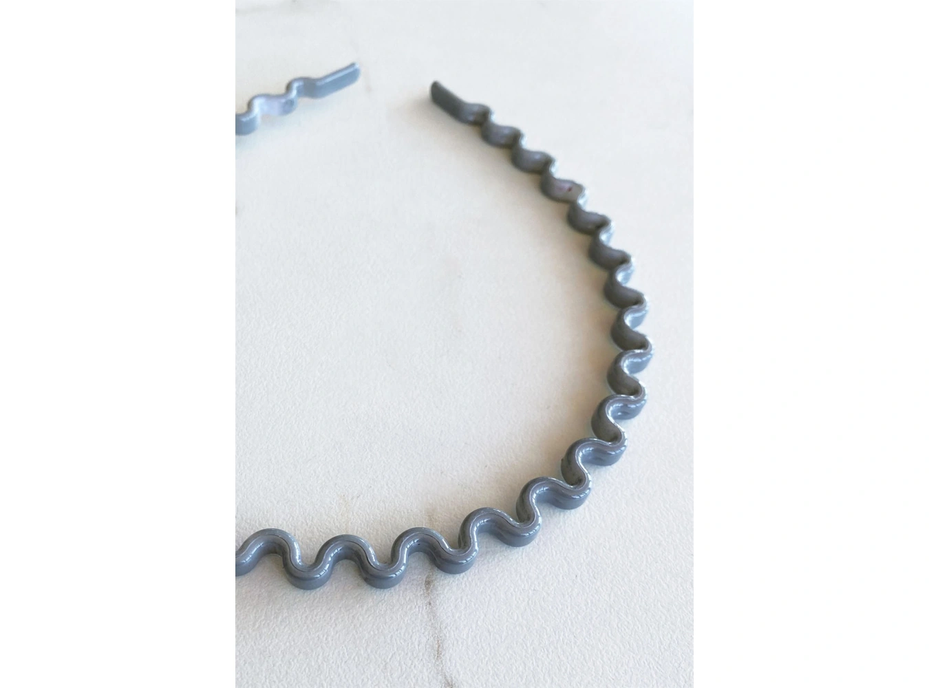 Gri Renk Kıvrımlı Taç