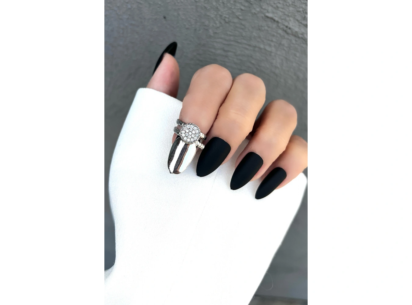 Gümüş Renk Ayarlanabilir Taşlı Tırnak Yüzük