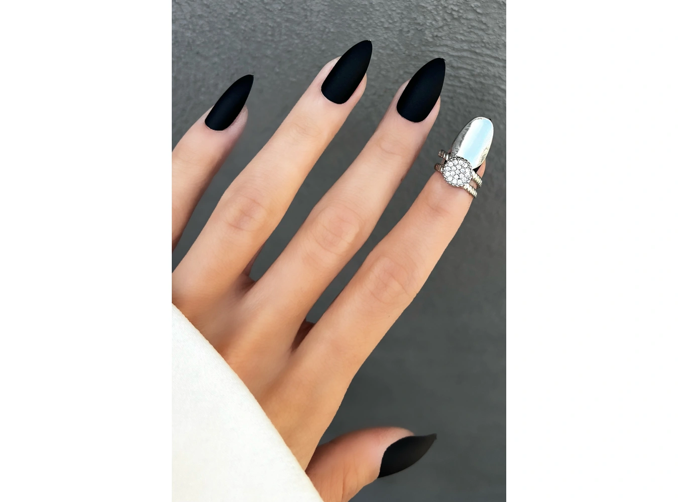 Gümüş Renk Ayarlanabilir Taşlı Tırnak Yüzük