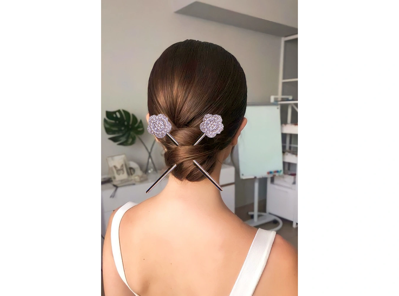 Gümüş Renk İnci Detaylı Çiçek Figürlü İkili Topuz Tokası