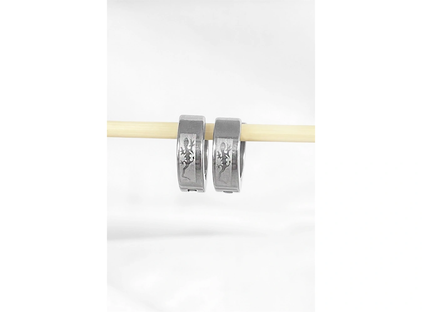 Gümüş Renk Kertenkele Desenli Unisex Halka Küpe (Çift)