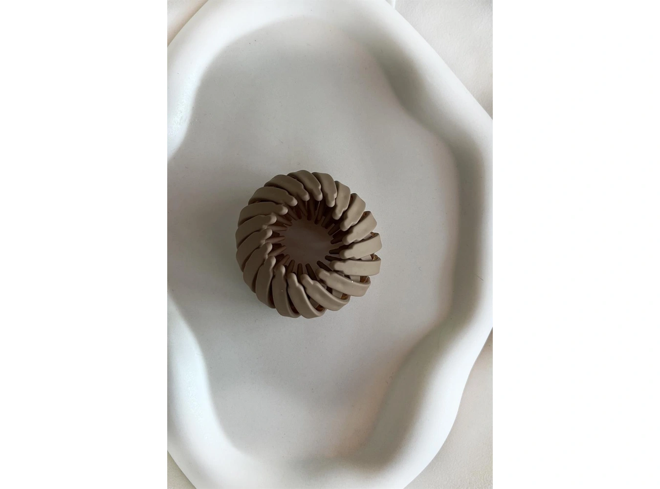 Kahve Renk Mat Saç Aparatı