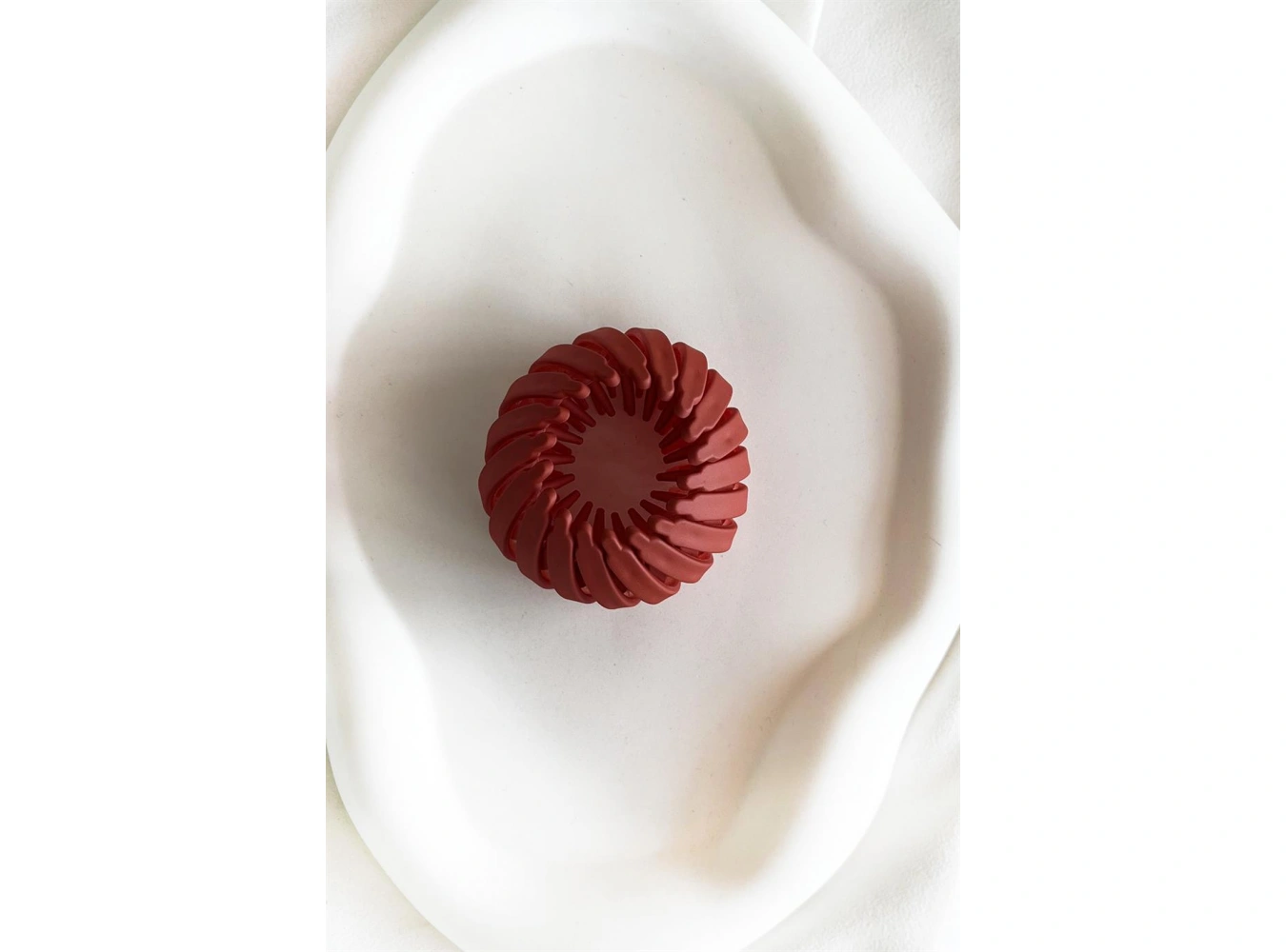 Kırmızı Renk Mat Saç Aparatı