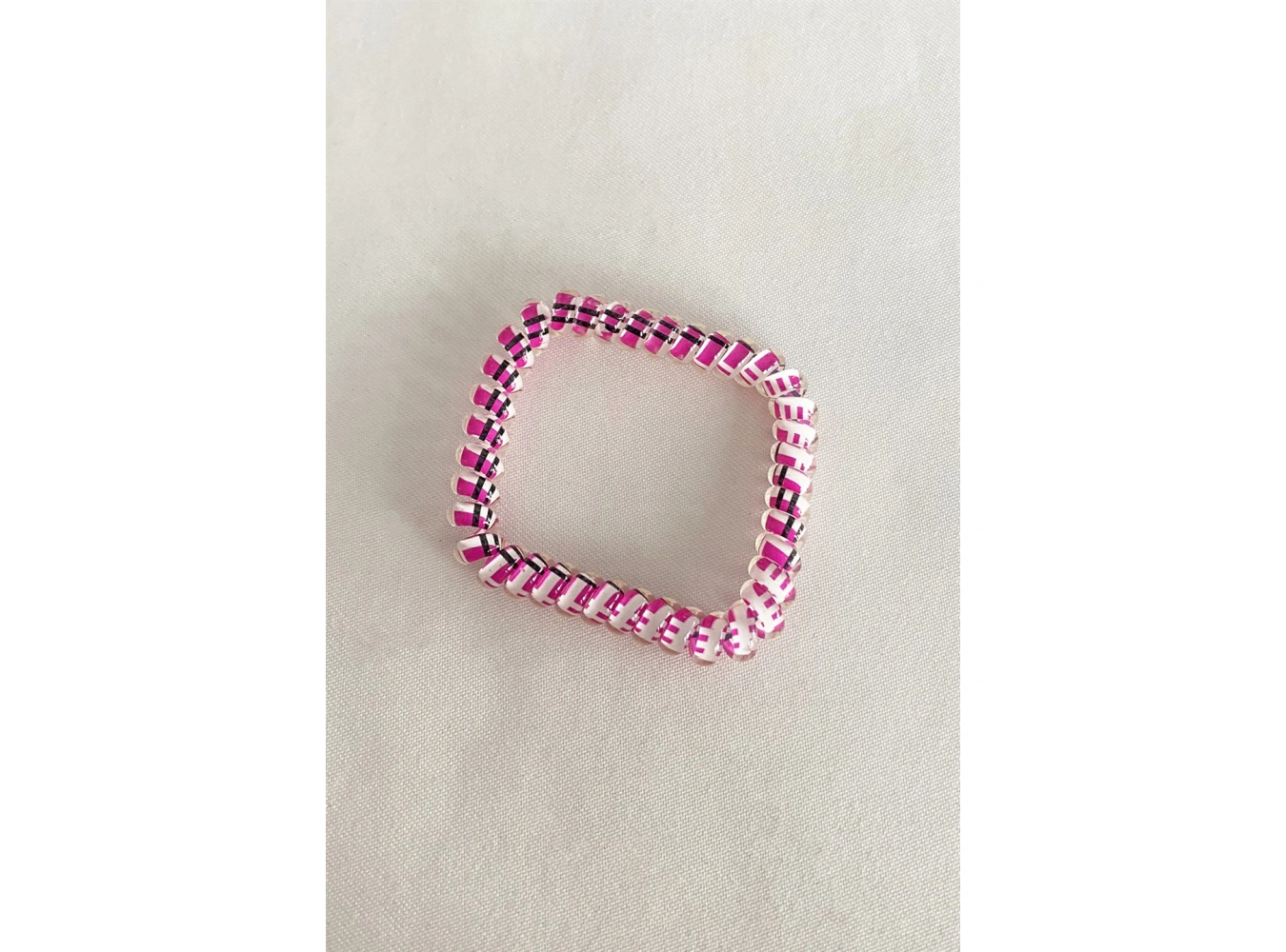 Pembe Renk Siyah Çizgili Helezon Lastik Toka