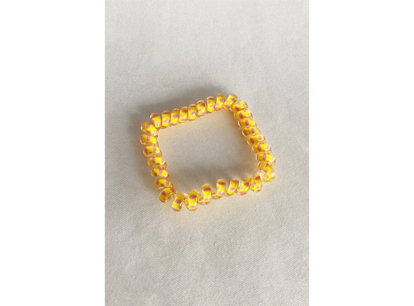 Sarı Renk Pembe Puantiyeli Helezon Lastik Toka