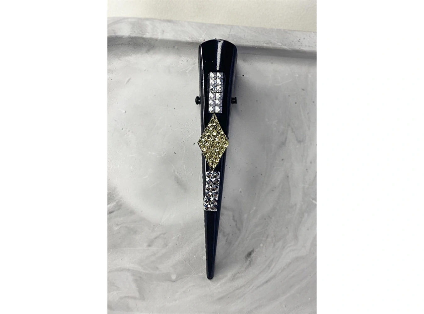 Siyah Renk Baklava Figürlü Pens Toka