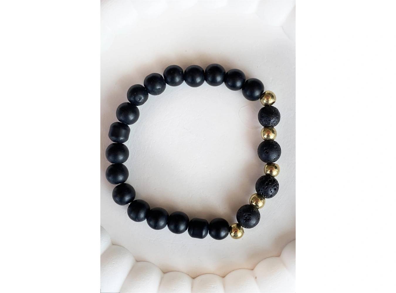 Siyah Ve Altın Renk Boncuk Detaylı Erkek Bileklik