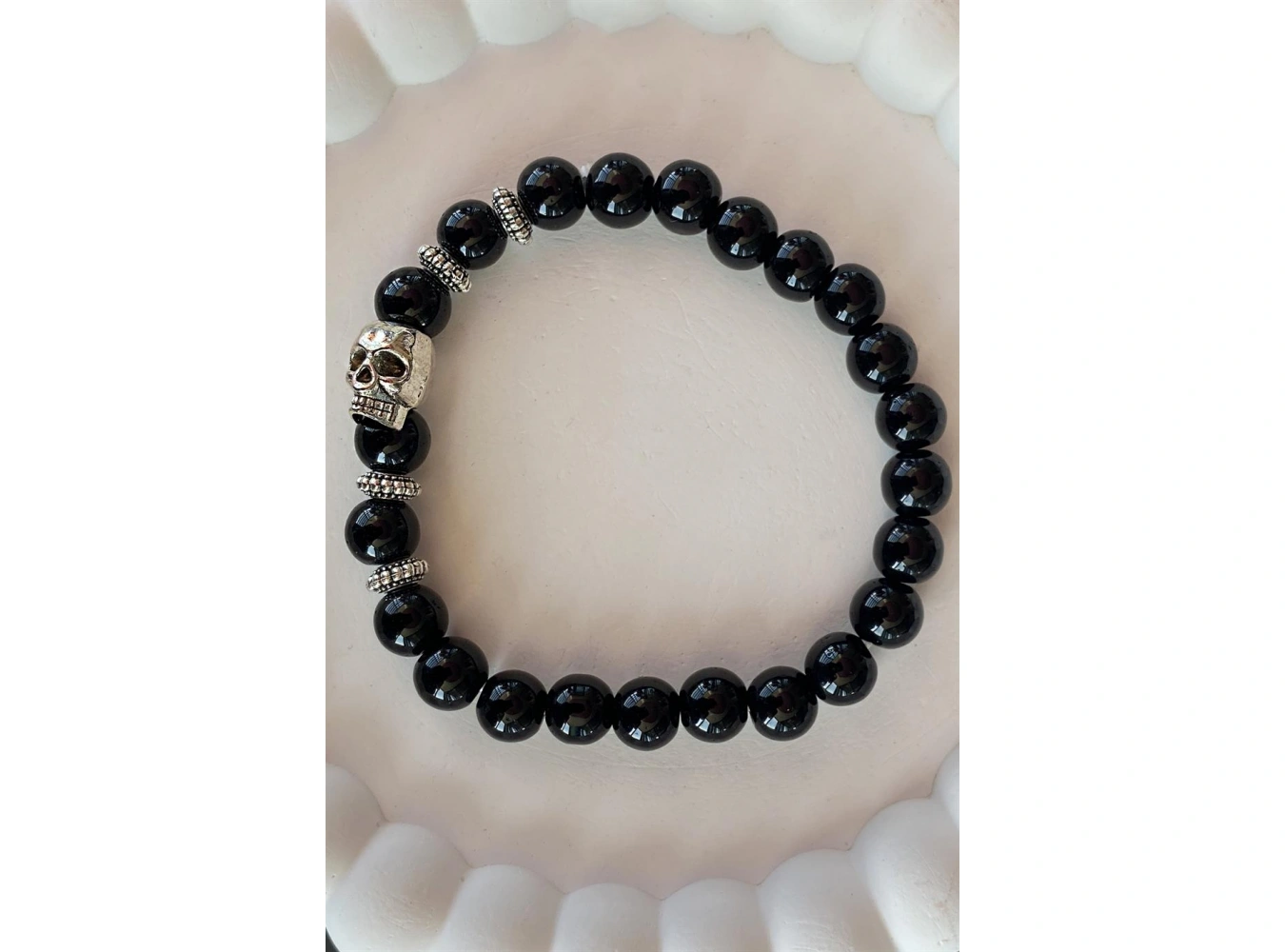 Siyah Renk Boncuk Detaylı Kuru Kafa Figürlü Erkek Bileklik
