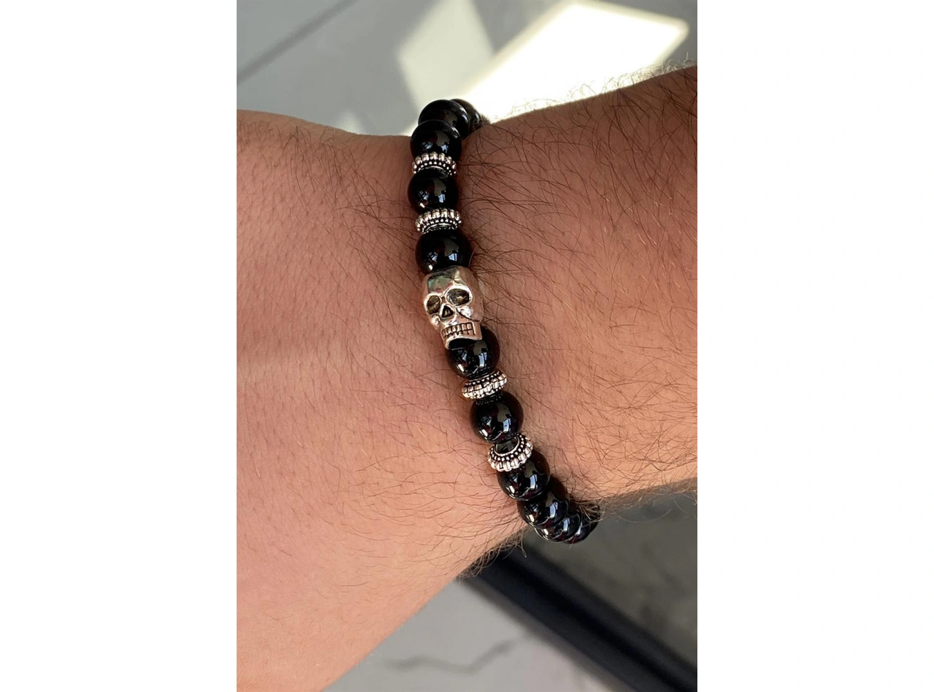 Siyah Renk Boncuk Detaylı Kuru Kafa Figürlü Erkek Bileklik