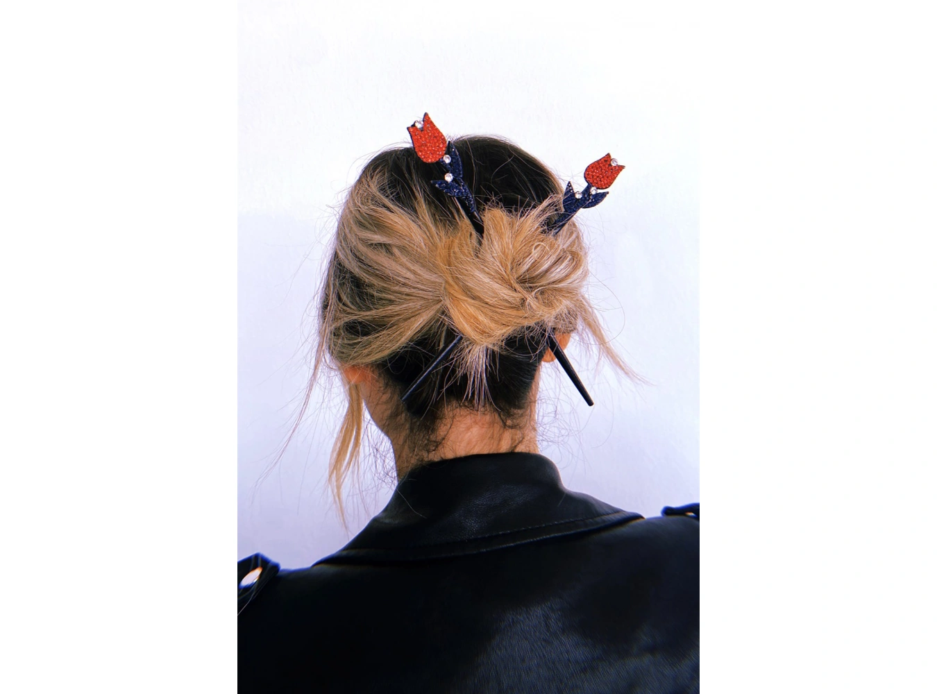 Siyah Renk Gül Figürlü Taşlı İkili Topuz Tokası