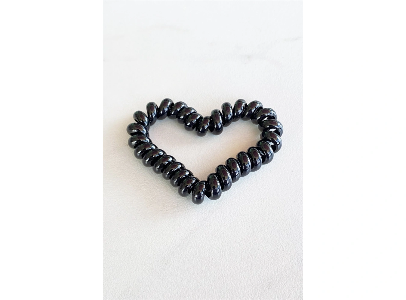 Siyah Renk Kalp Figürlü Helezon Lastik Toka