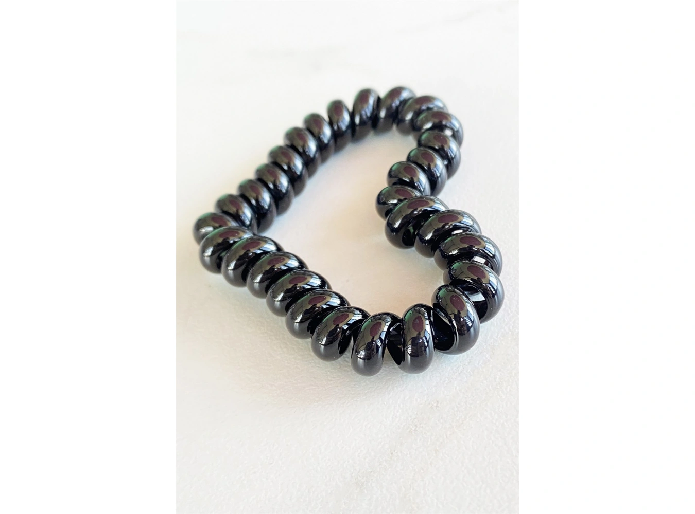 Siyah Renk Kalp Figürlü Helezon Lastik Toka