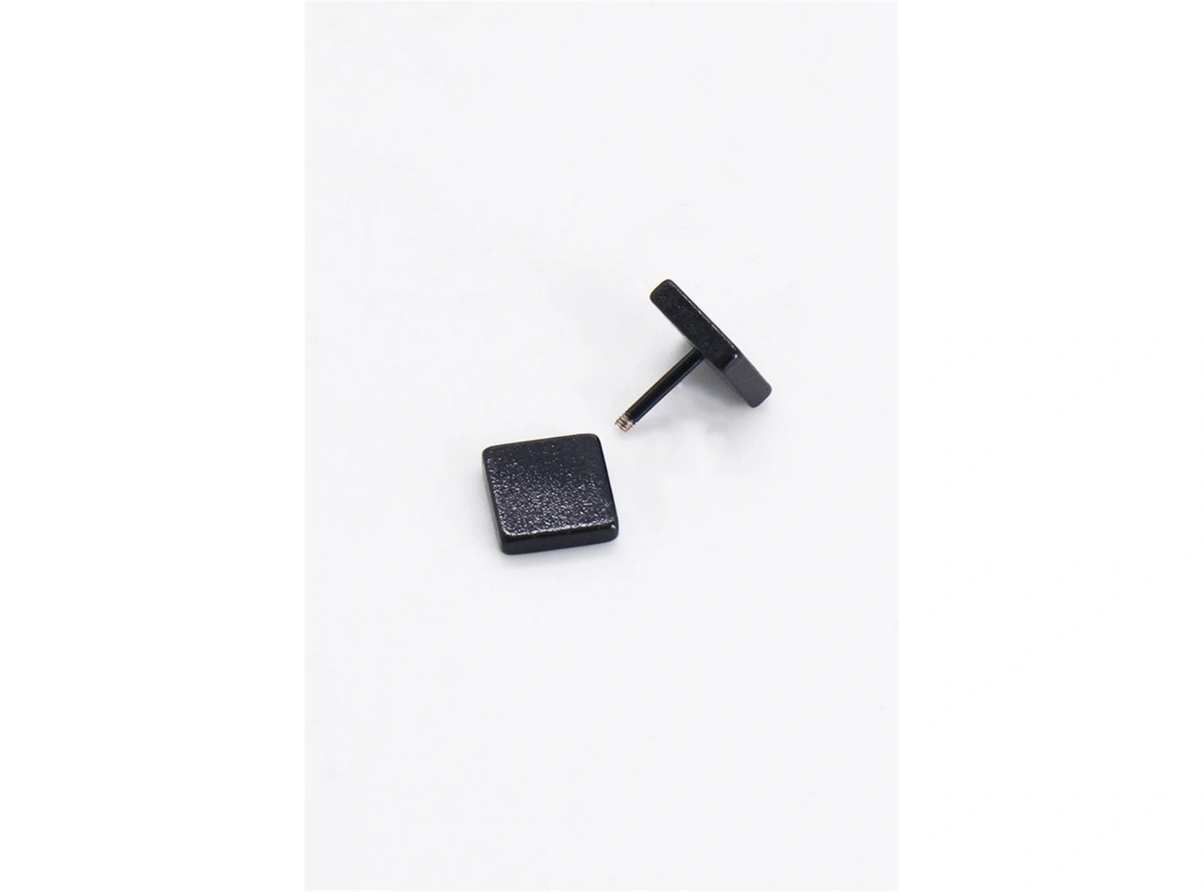 Siyah Renk Kare Büyük Piercing