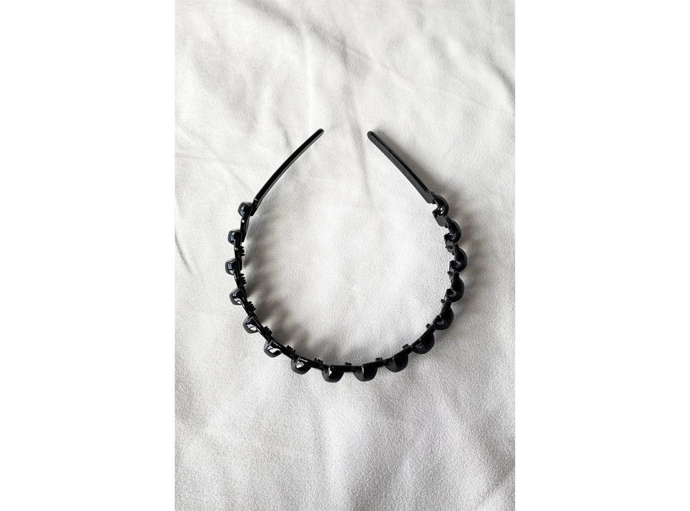 Siyah Renk Kıvrımlı Taç