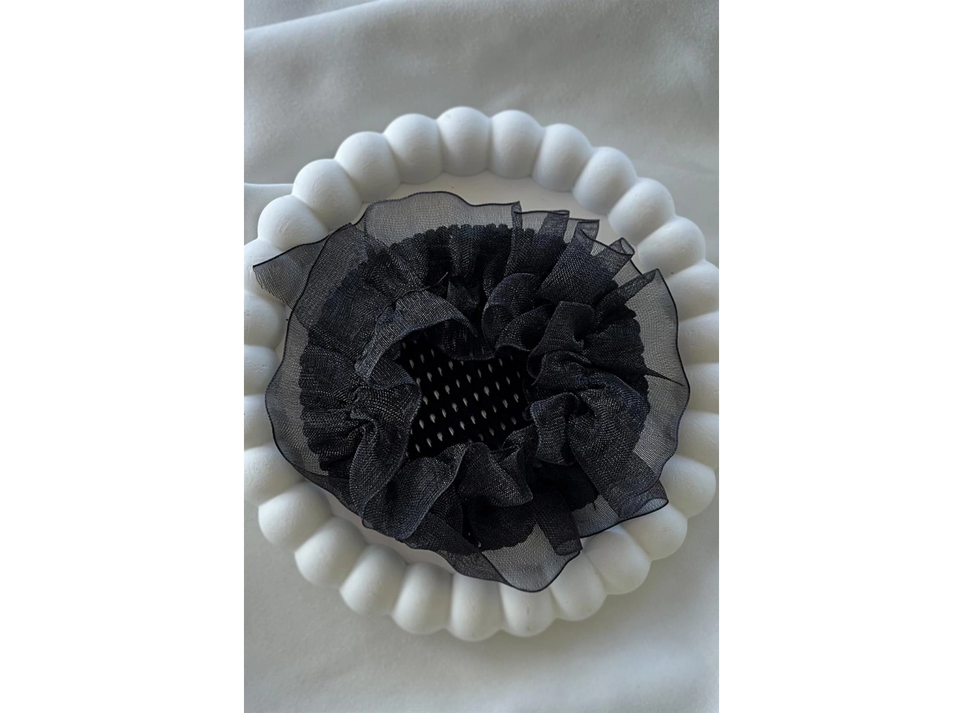 Siyah Renk Küçük  File Detaylı Topuz Toka