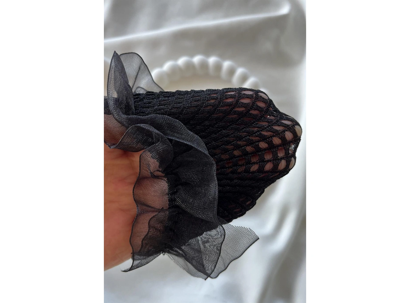 Siyah Renk Küçük  File Detaylı Topuz Toka