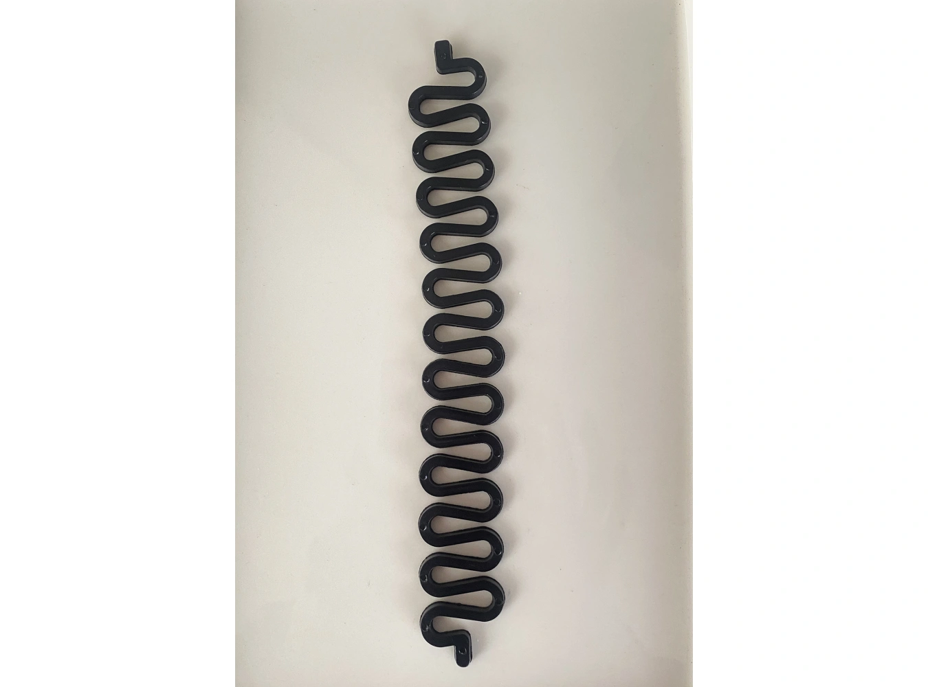 Siyah Renk Örgü Aparatı