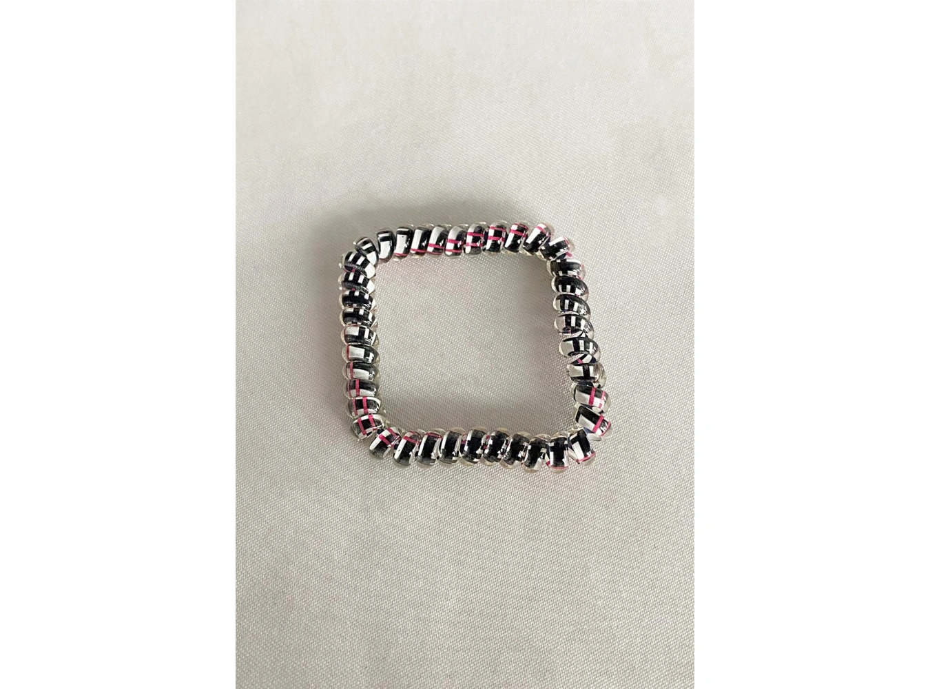 Siyah Renk Pembe Çizgili Helezon Lastik Toka