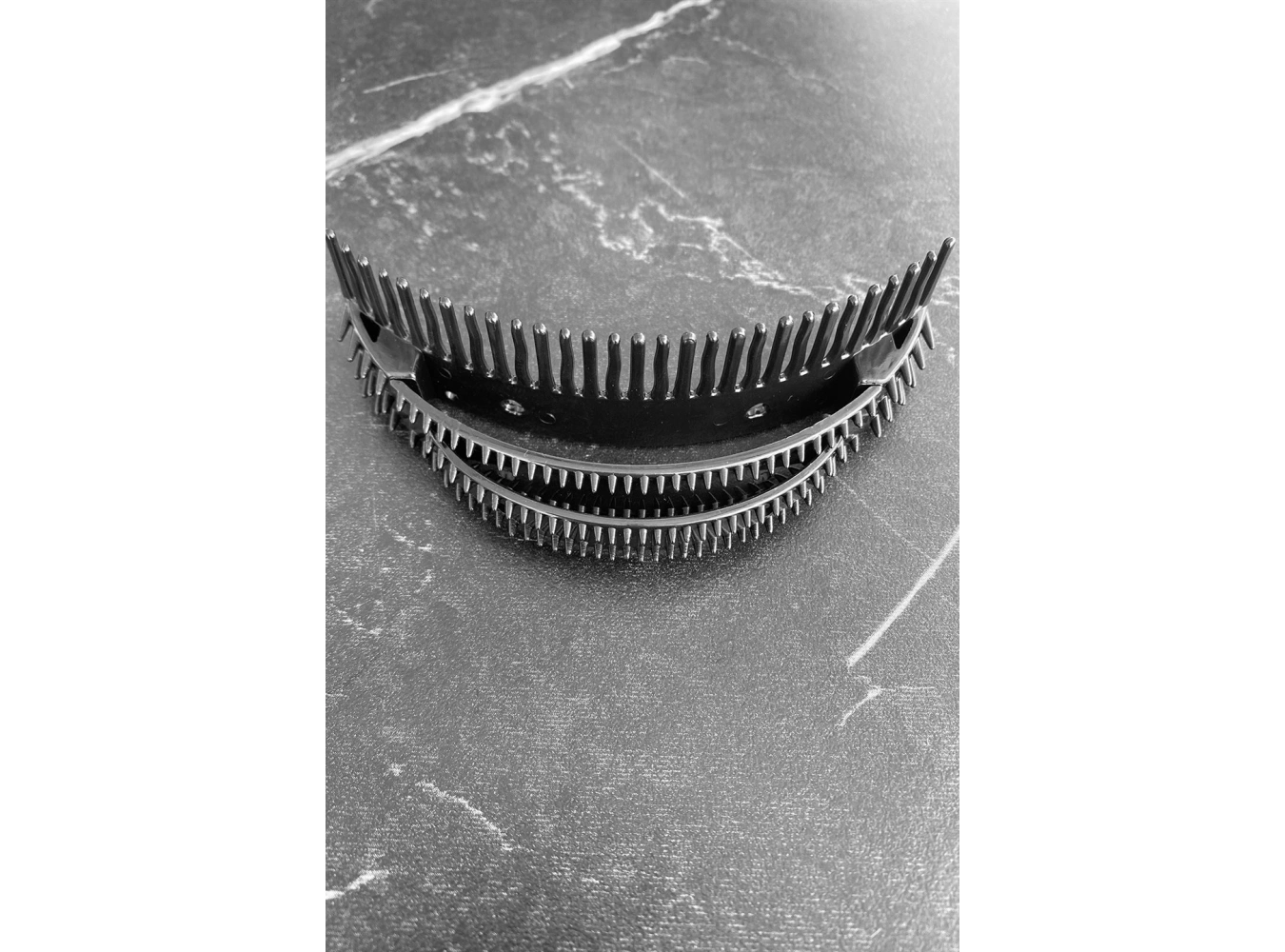 Siyah Renk Saç Topuz Aparatı