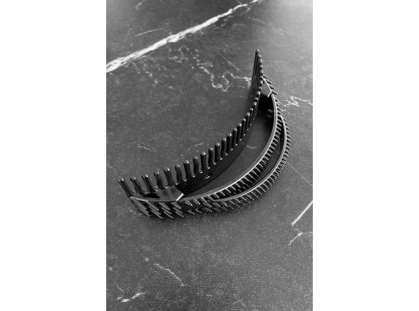 Siyah Renk Saç Topuz Aparatı