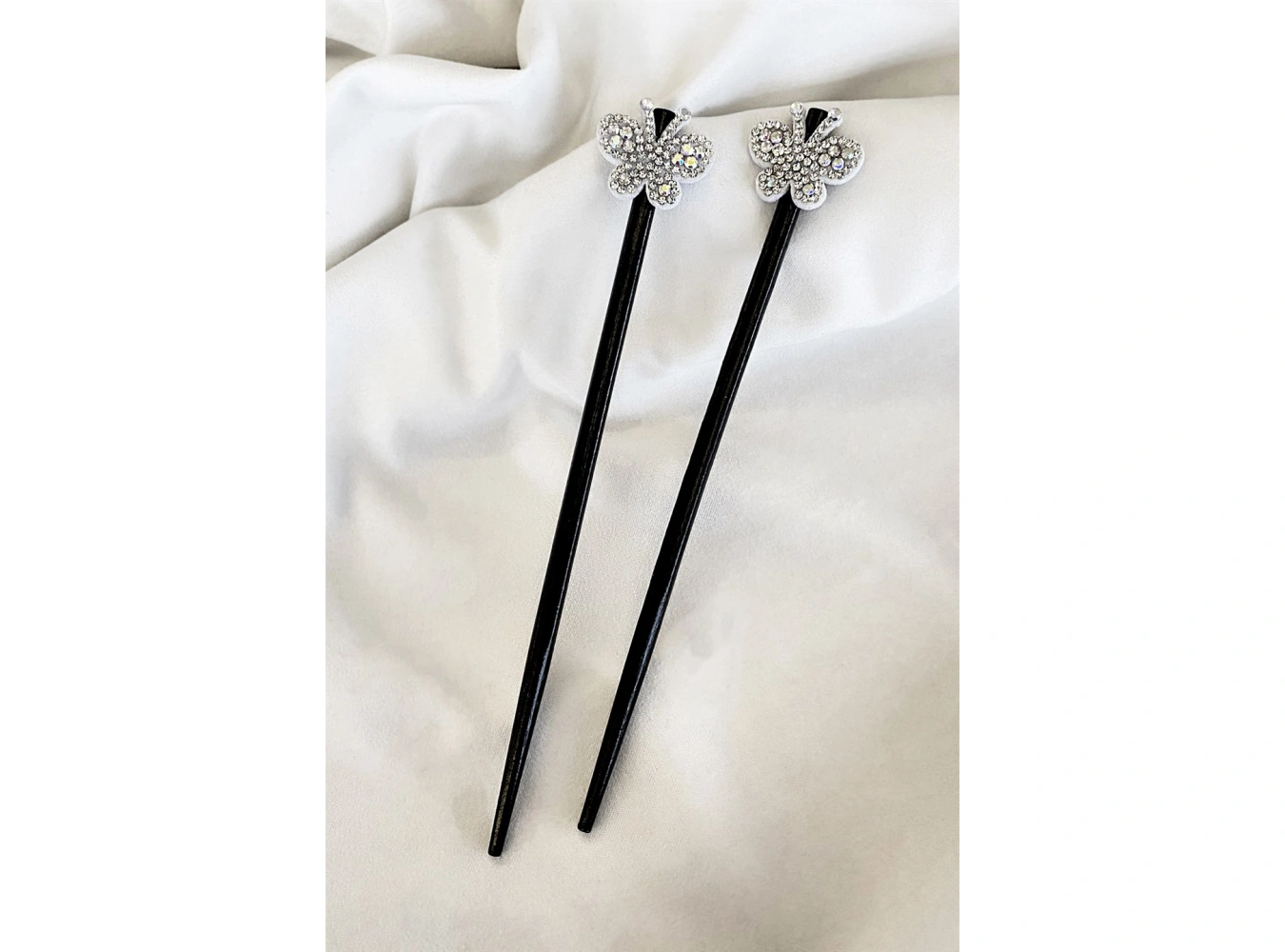 Siyah Renk Taşlı Kelebek Figürlü İkili Topuz Tokası