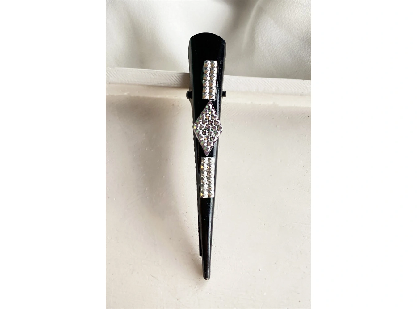 Siyah Renk Taşlı Pens Toka