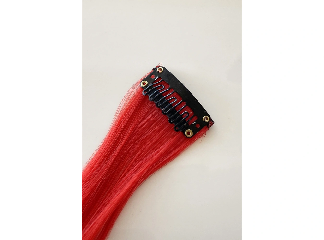 Yan Çıt Çıt Postiş / Kırmızı Dalgalı / 45 Cm