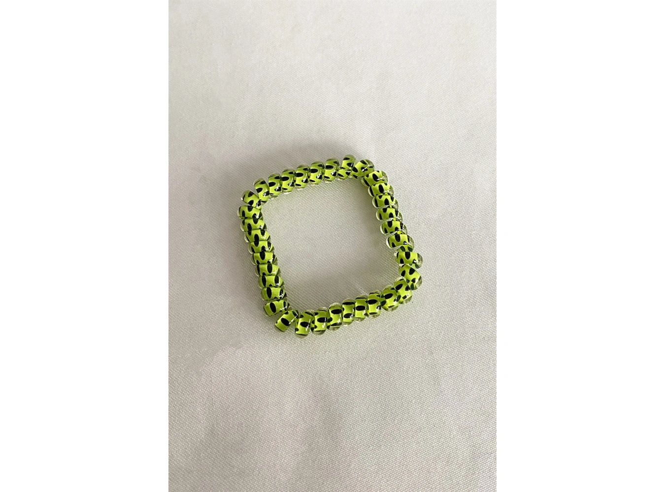 Yeşil Renk Puantiyeli Helezon Lastik Toka