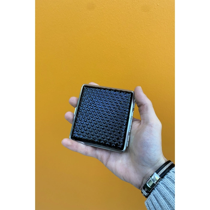 Siyah Renk Kabartmalı Orta Boy Tabaka