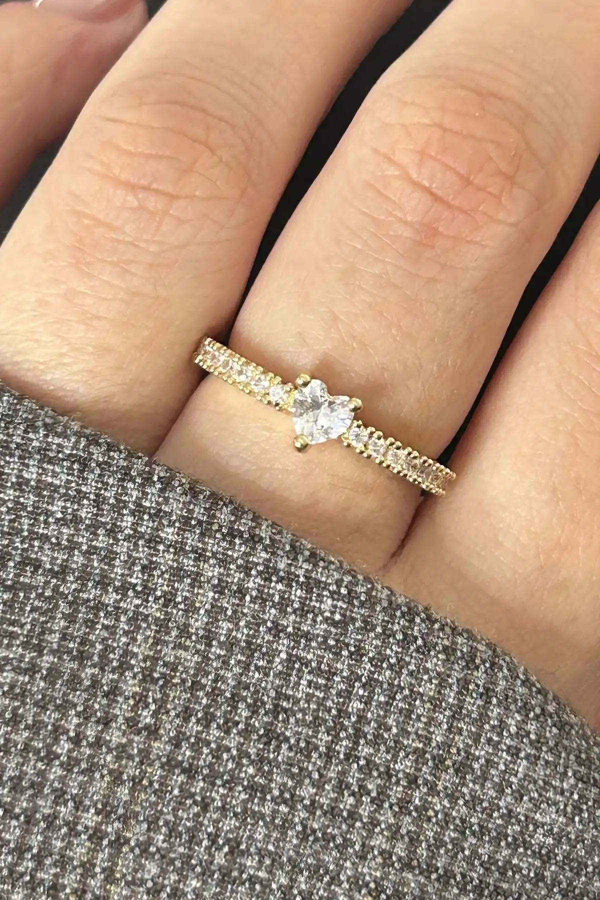 Altın Renk Kalp Figürlü Taş Detaylı Ayarlanabilir Yüzük