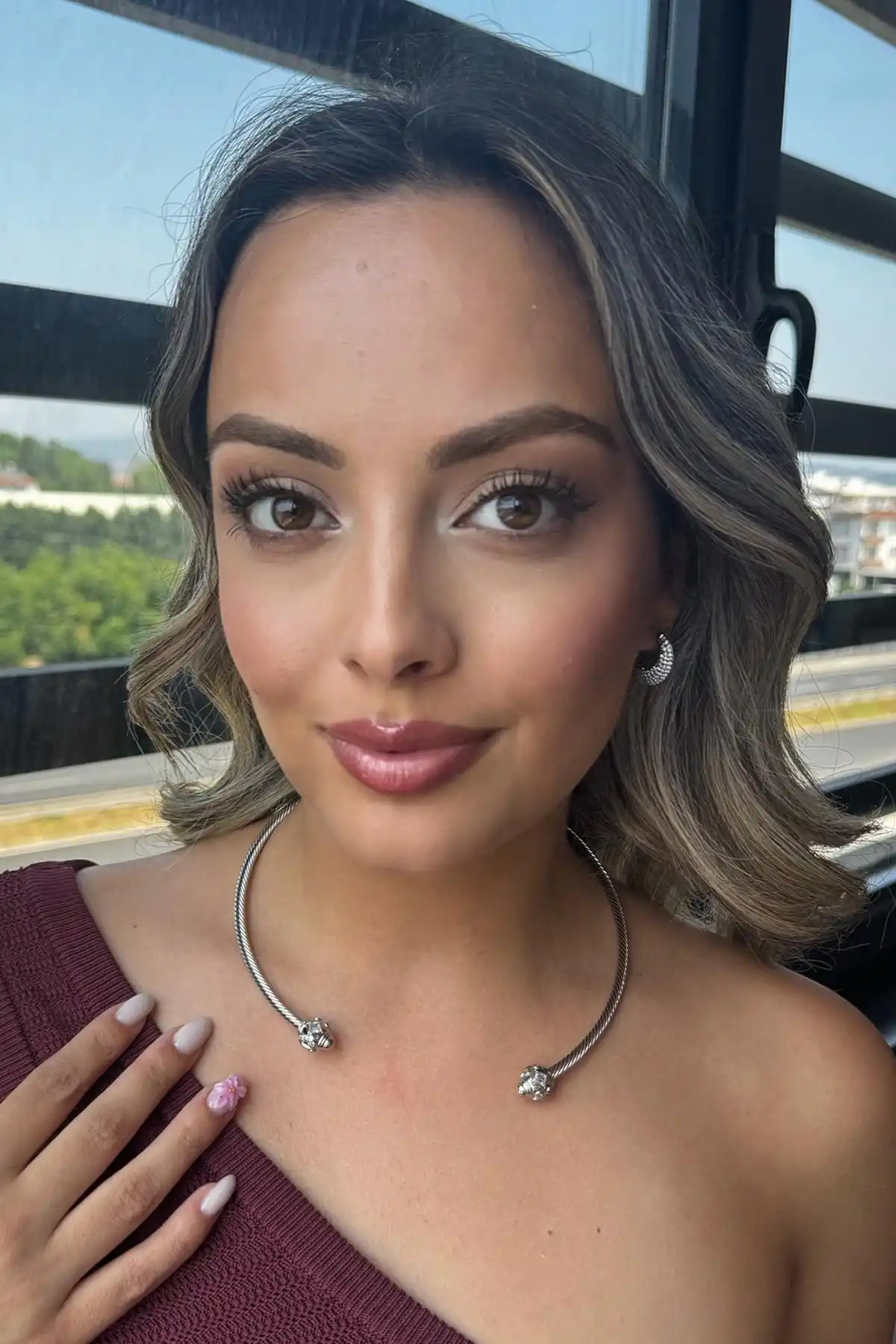 Gümüş Renk Taş Detaylı Metal Choker Kolye