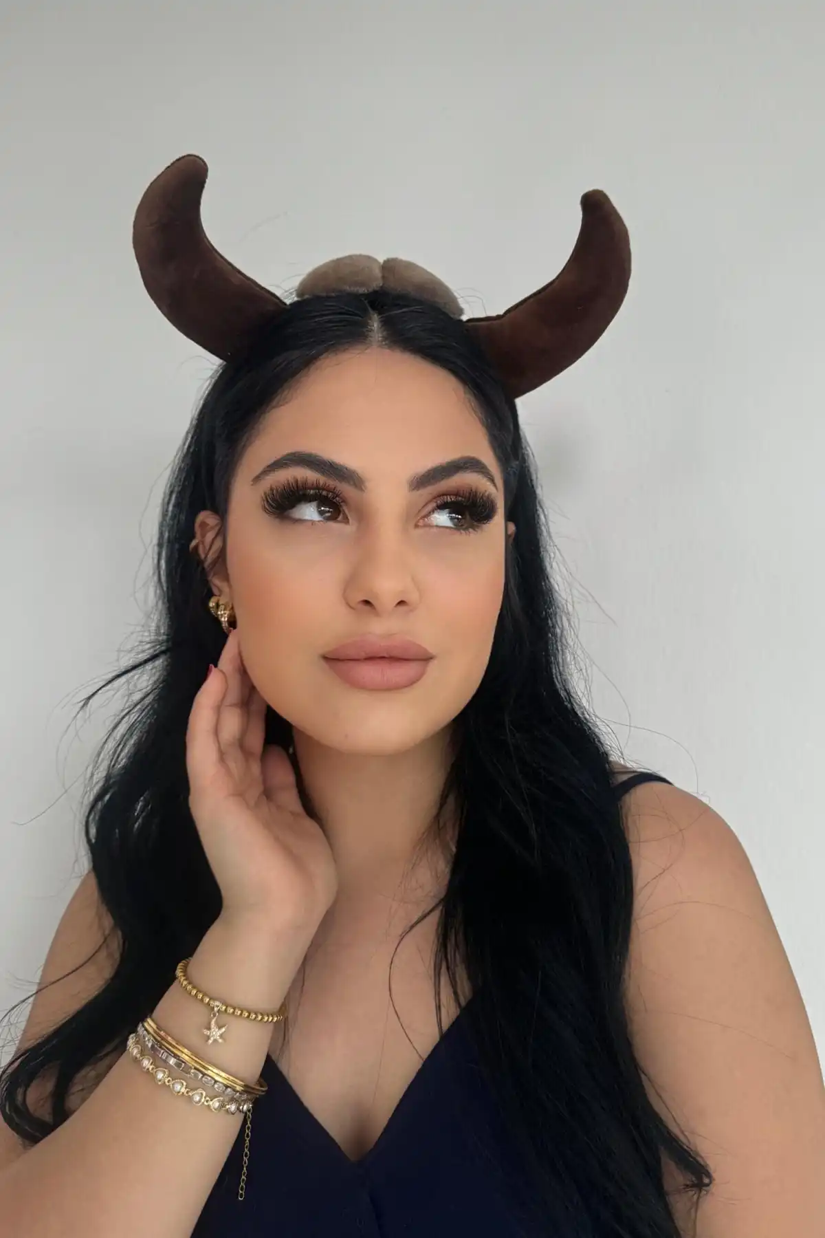 Koyu Kahve Renk Boynuz Figürlü Taç