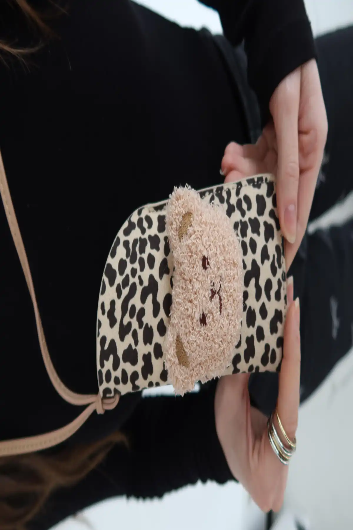 Krem Renk Leopar Desenli Ayıcık Figürlü Boyundan Asmalı Gözlük Kılıfı