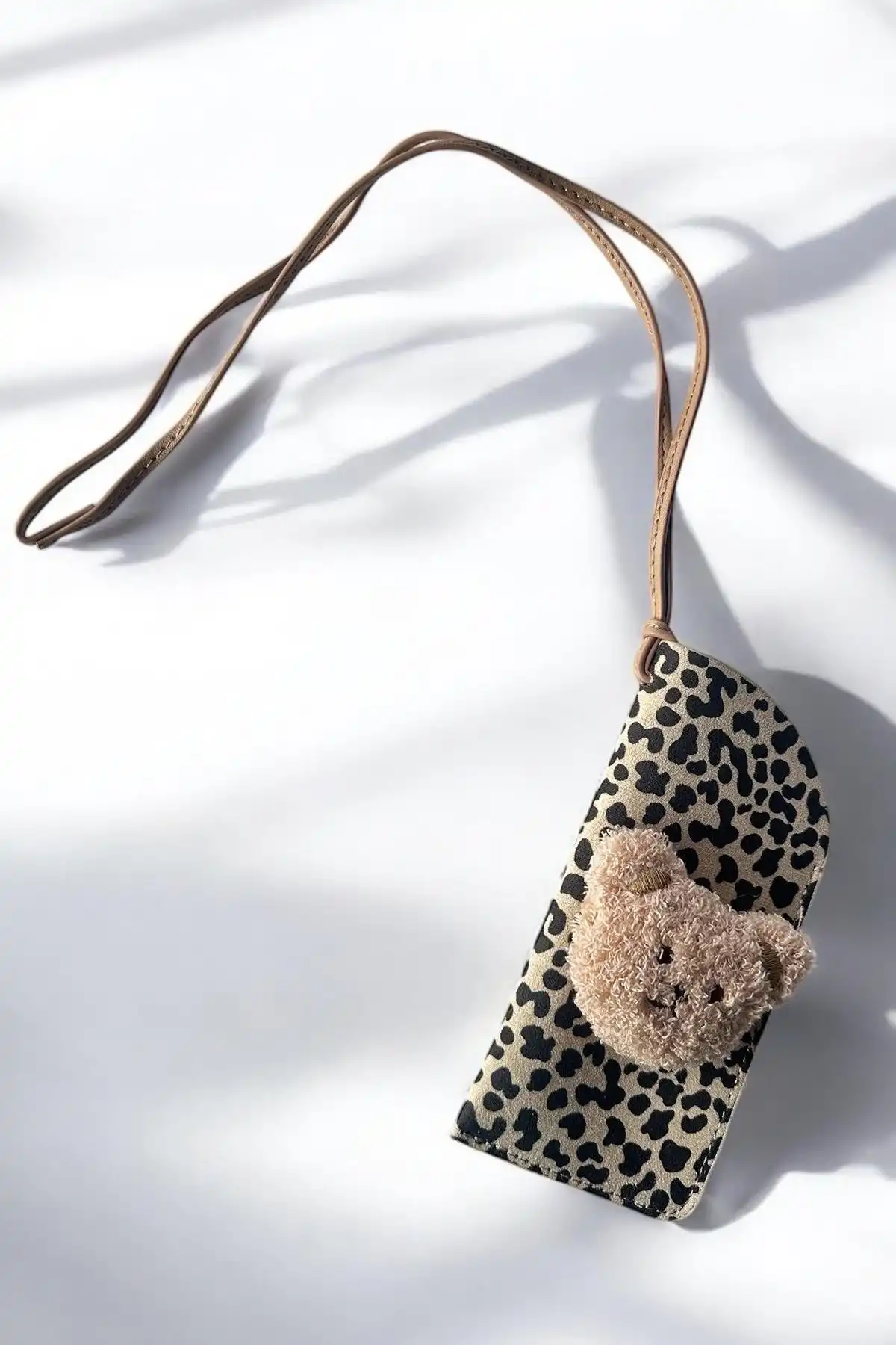 Krem Renk Leopar Desenli Ayıcık Figürlü Boyundan Asmalı Gözlük Kılıfı