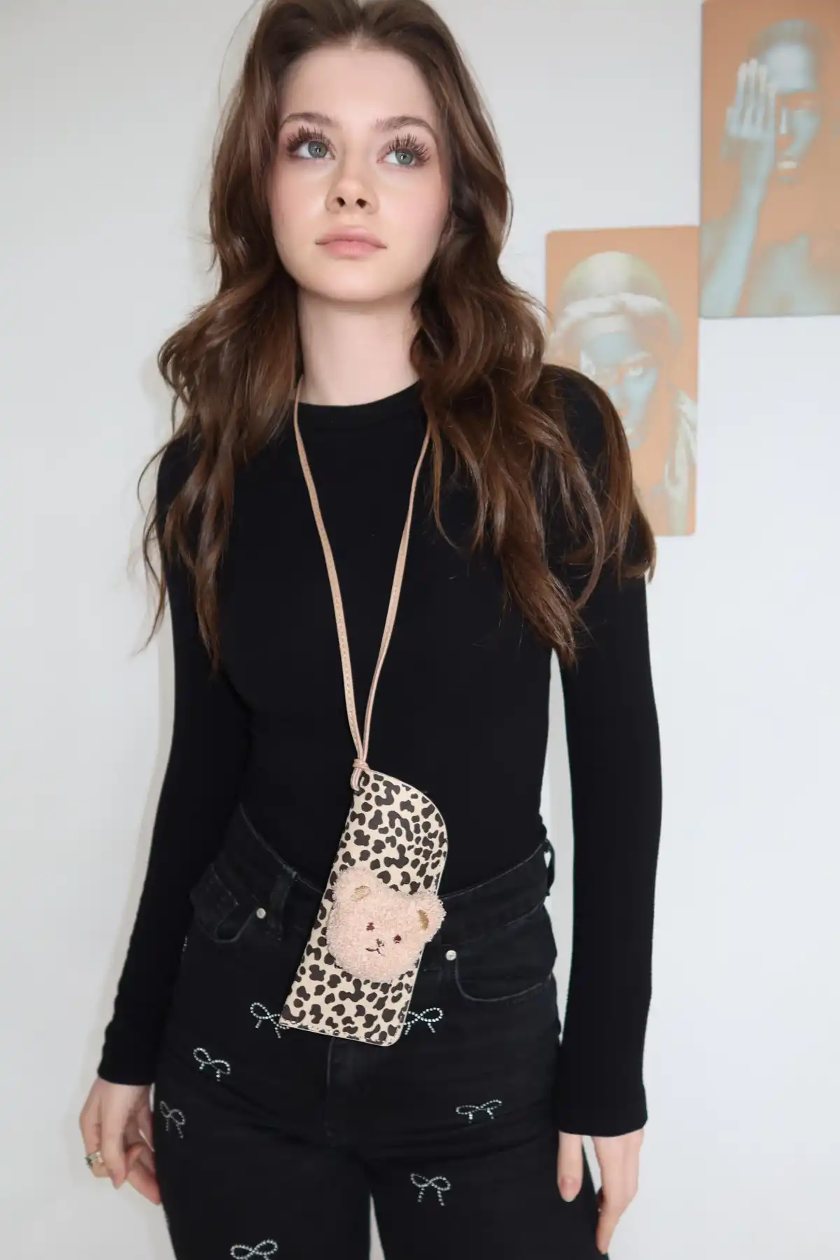 Krem Renk Leopar Desenli Ayıcık Figürlü Boyundan Asmalı Gözlük Kılıfı