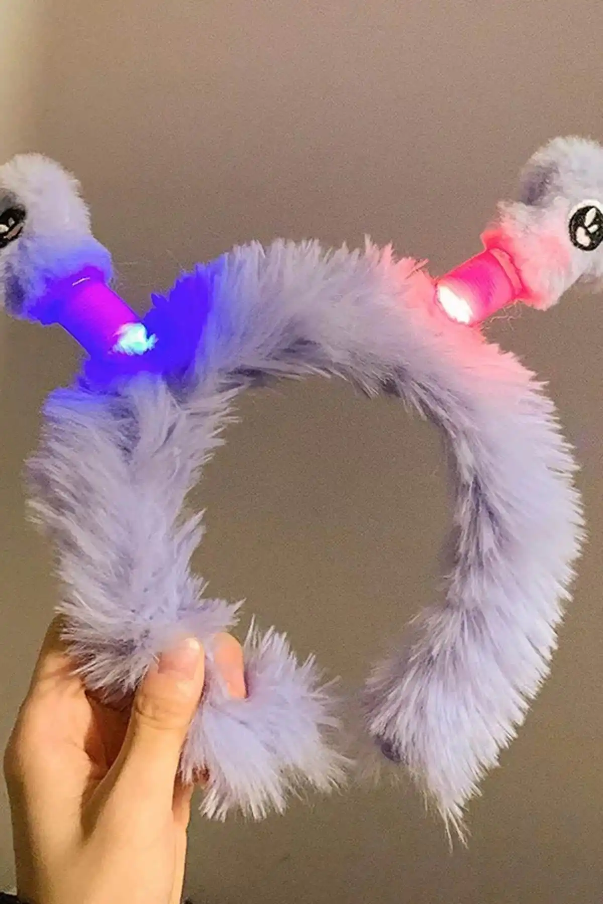 Mor Renk Kulakları Oynayan Işıklı Peluş Taç