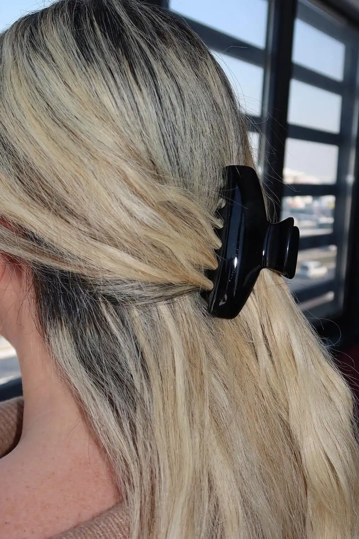 Siyah Renk Mandal Toka