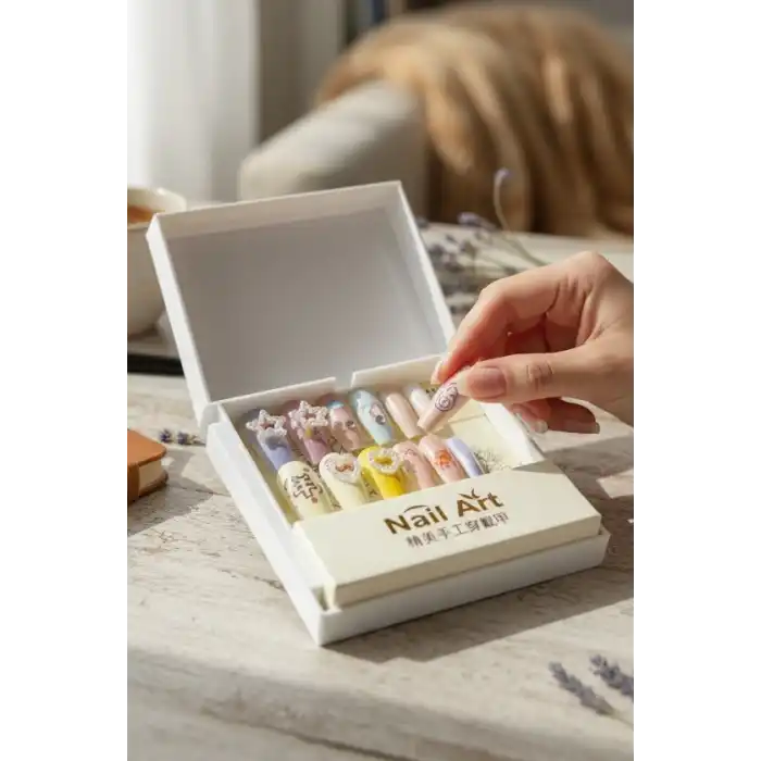 12li Karışık Renk İnci Detaylı Takma Tırnak Set (Yapıştırıcılı)