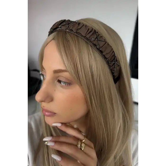 Açık Kahve Renk Taş Detaylı Taç