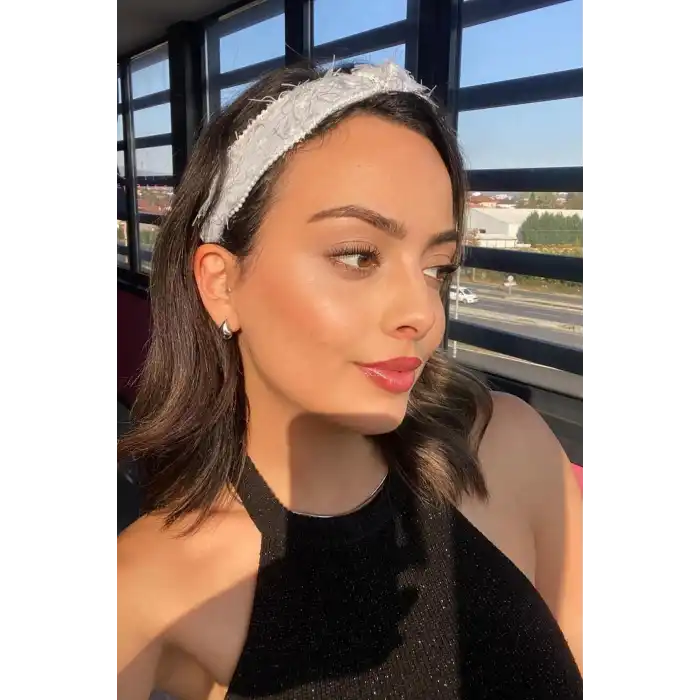 Açık Mavi Renk İnci Detaylı Taç