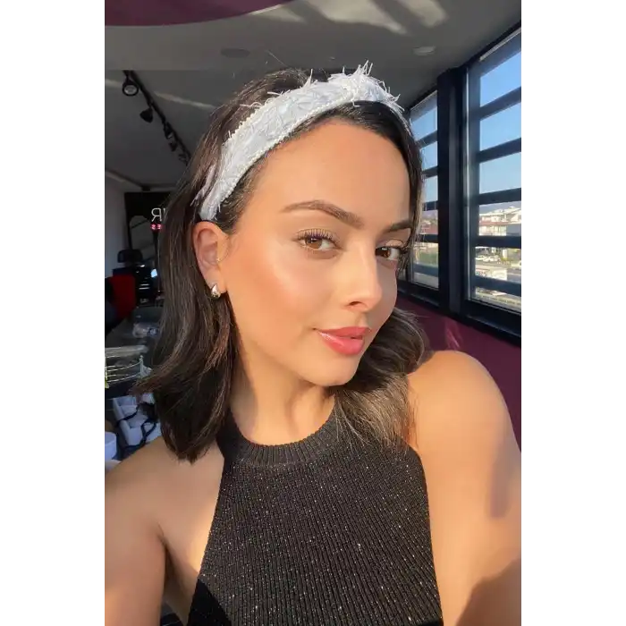 Açık Mavi Renk İnci Detaylı Taç