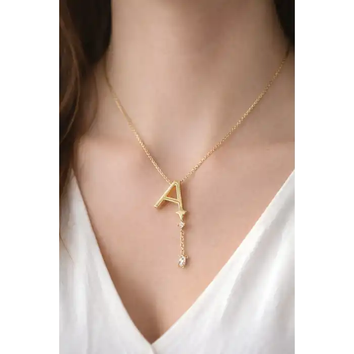 Altın Renk A Harfli Taş Detaylı Çelik Kolye