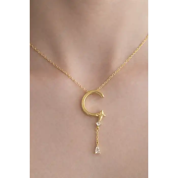 Altın Renk C Harfli Taş Detaylı Çelik Kolye