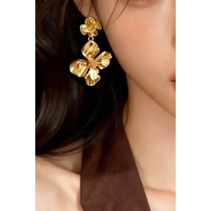 Altın Renk Çiçek Figürlü Çelik Küpe (Çift)