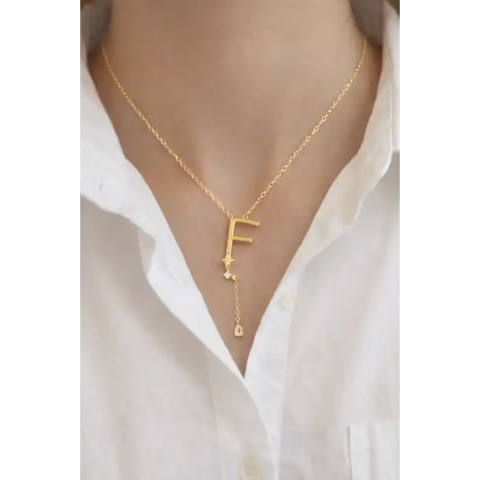 Altın Renk F Harfli Taş Detaylı Çelik Kolye