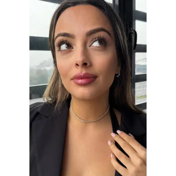 Altın Renk İki Sıra Taş Detaylı Choker Kolye