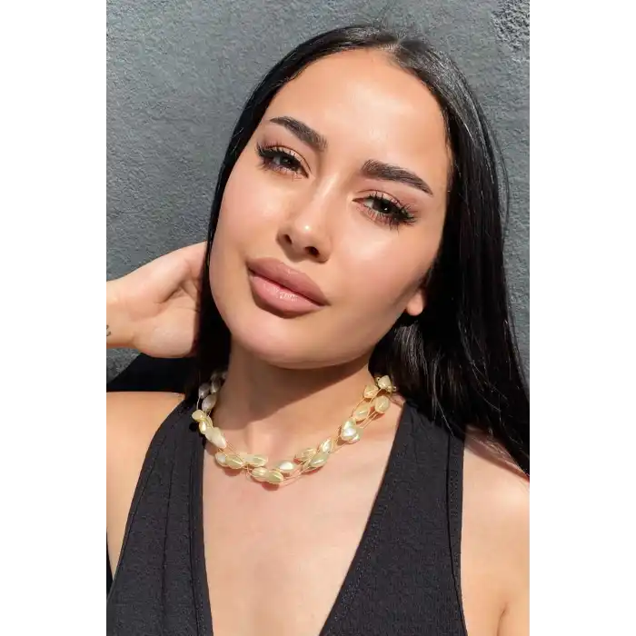 Altın Renk İnci Detaylı Choker Kolye